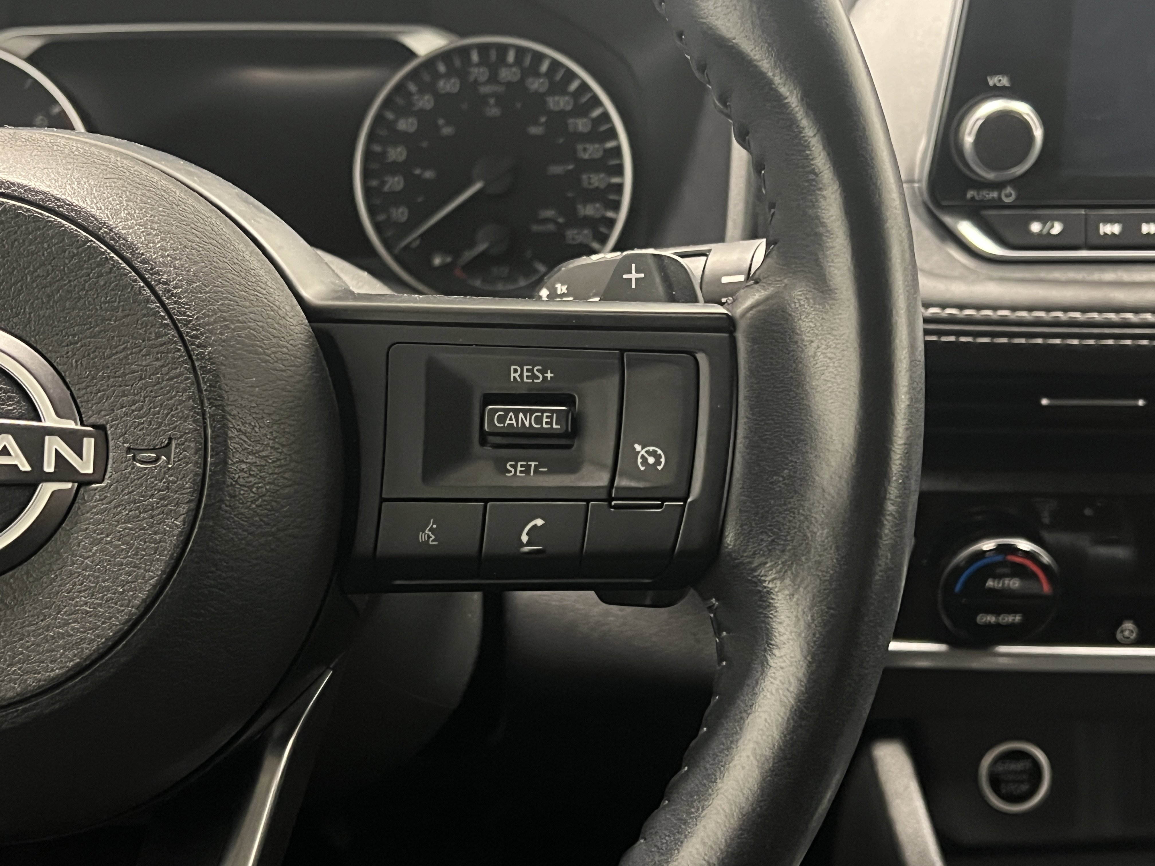 Used 2023 Nissan Rogue S image 19