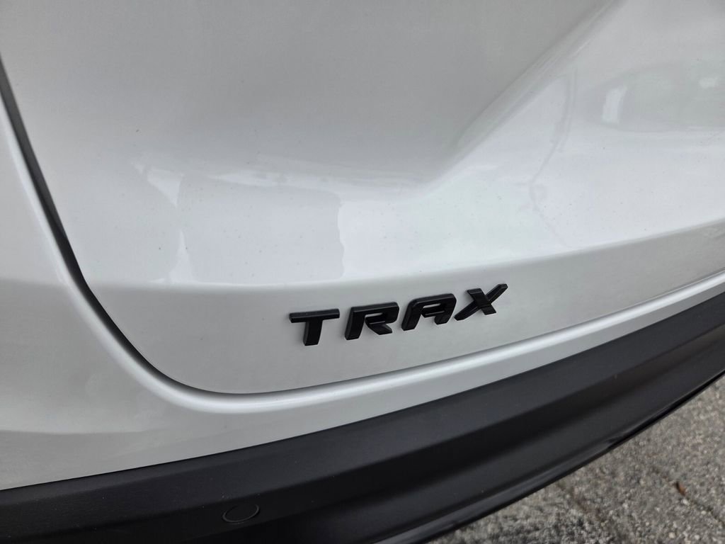 Certified 2025 Chevrolet Trax RS w/ Driver Confidence Package image 11