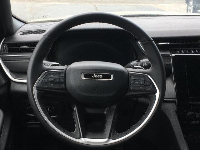 Used 2024 Jeep Grand Cherokee L Laredo image 9