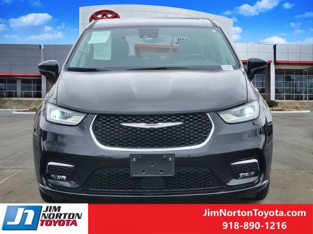 Used 2024 Chrysler Pacifica Touring-L image 2