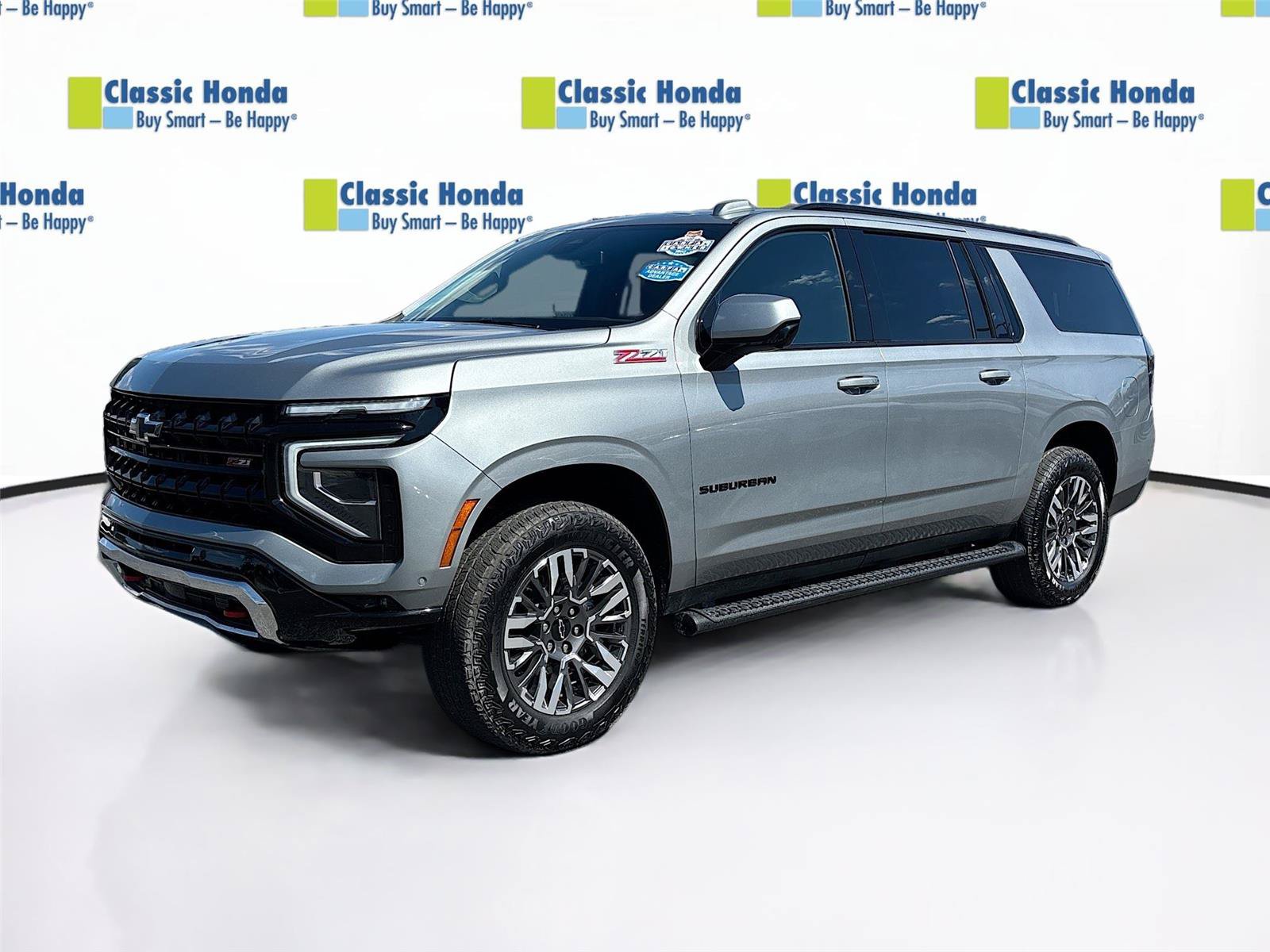 Used 2025 Chevrolet Suburban Z71 AWD/4WD image 3