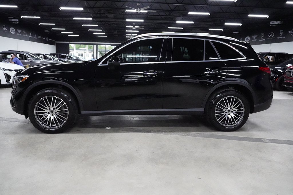 Used 2024 Mercedes-Benz GLC 300 4MATIC image 2