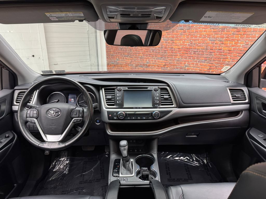 Used 2018 Toyota Highlander XLE image 13