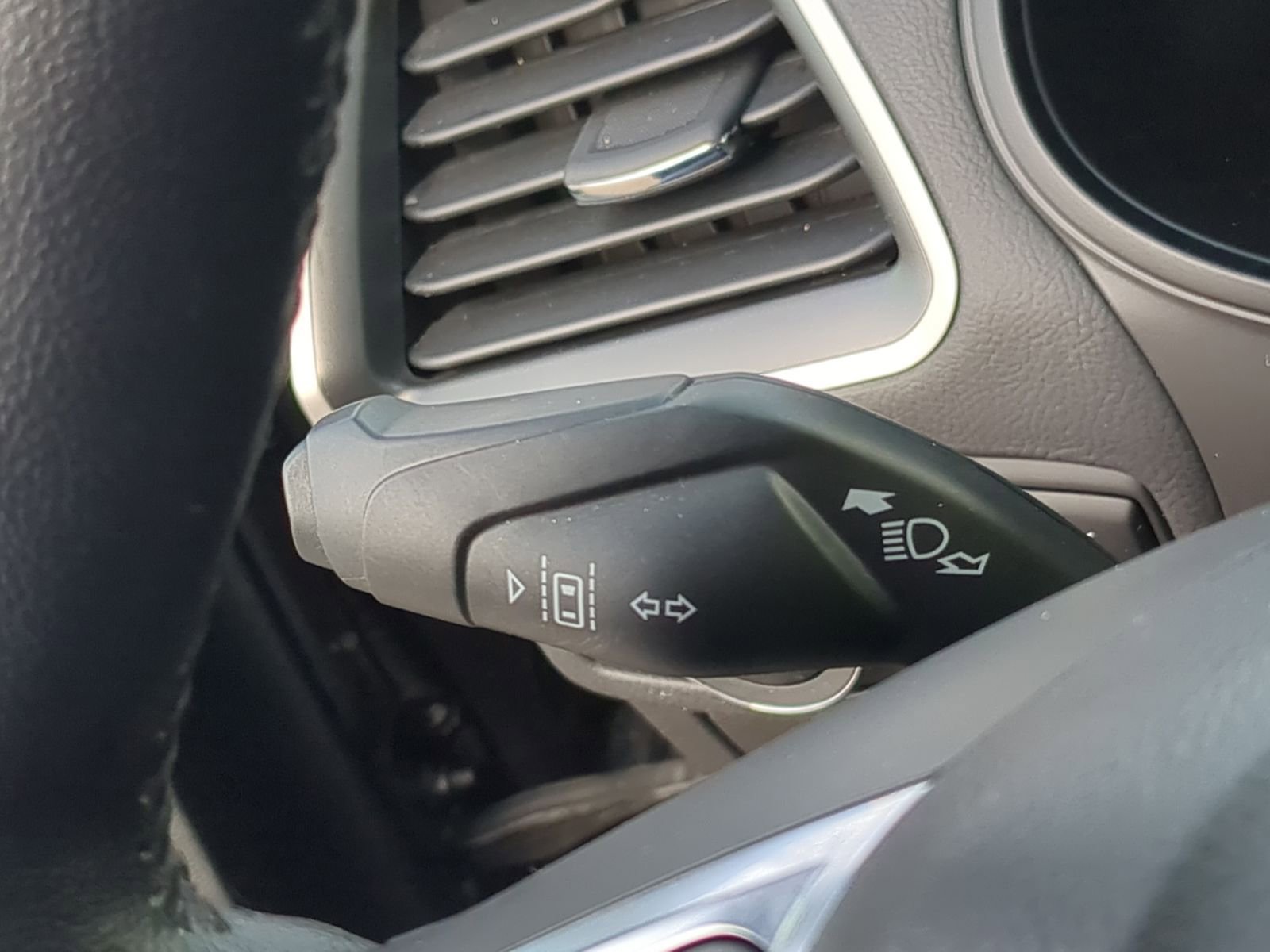 Used 2023 Ford Edge SEL w/ Sport Appearance Package image 27