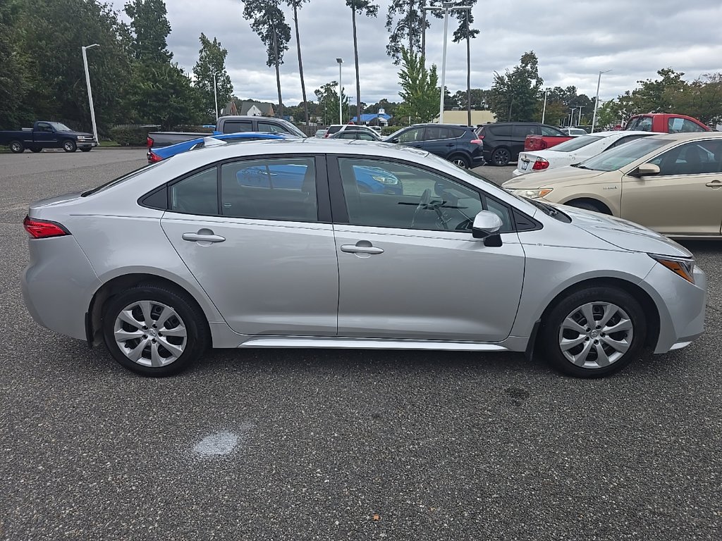 Used 2025 Toyota Corolla LE FWD image 4