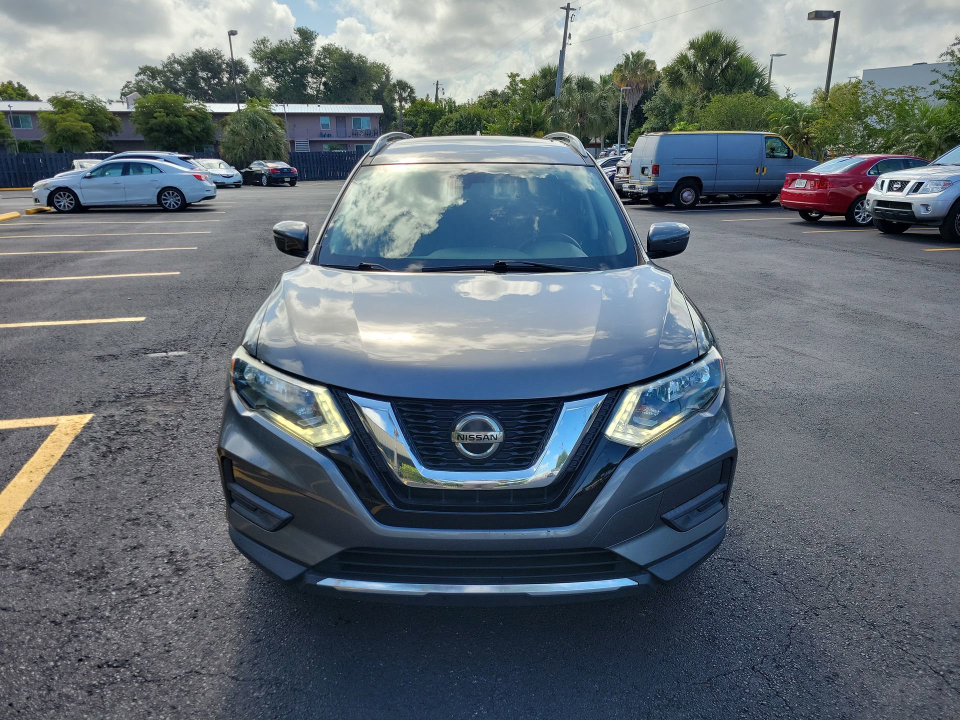 Used 2019 Nissan Rogue S w/ Special Edition Package FWD image 4