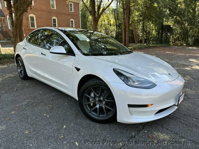 Used 2023 Tesla Model 3 Standard Range RWD image 3