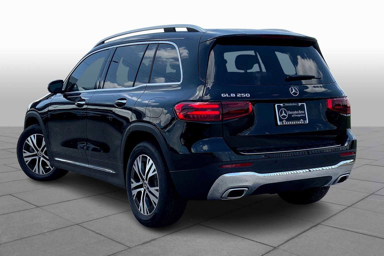 New 2025 Mercedes-Benz GLB 250 image 4