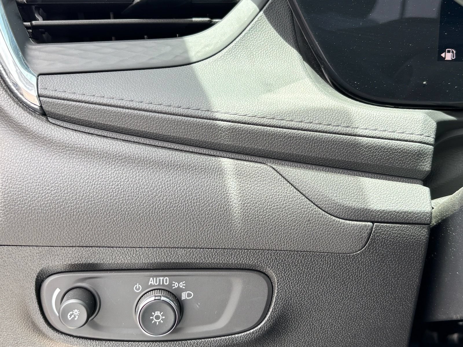 Used 2025 Buick Encore GX Preferred FWD image 28