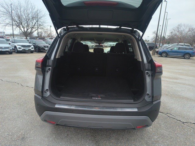 Used 2023 Nissan Rogue SV image 14