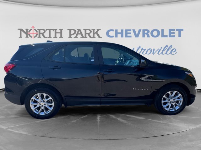 Used 2021 Chevrolet Equinox LS FWD image 2