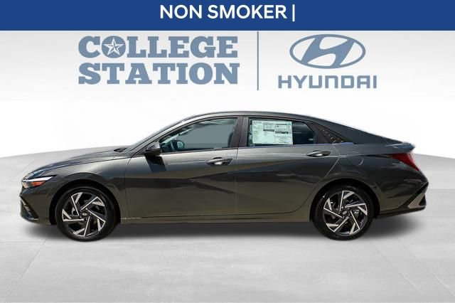 Used 2024 Hyundai Elantra SEL w/ Convenience Package image 4