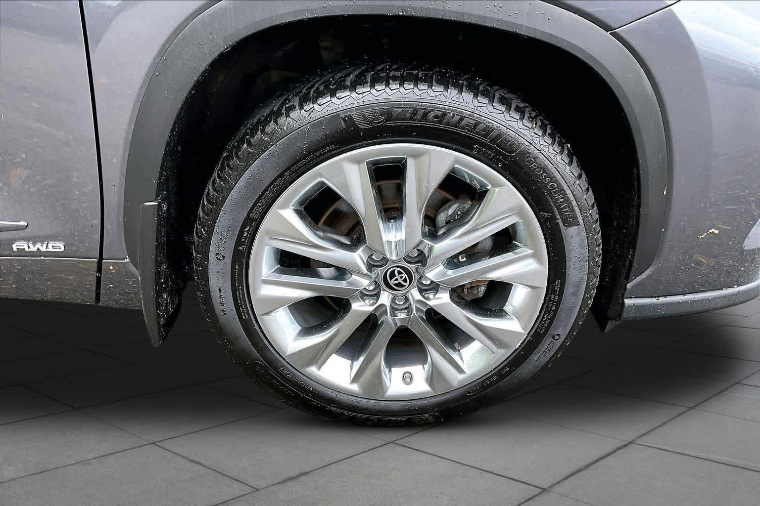Used 2023 Toyota Highlander Limited AWD/4WD image 11