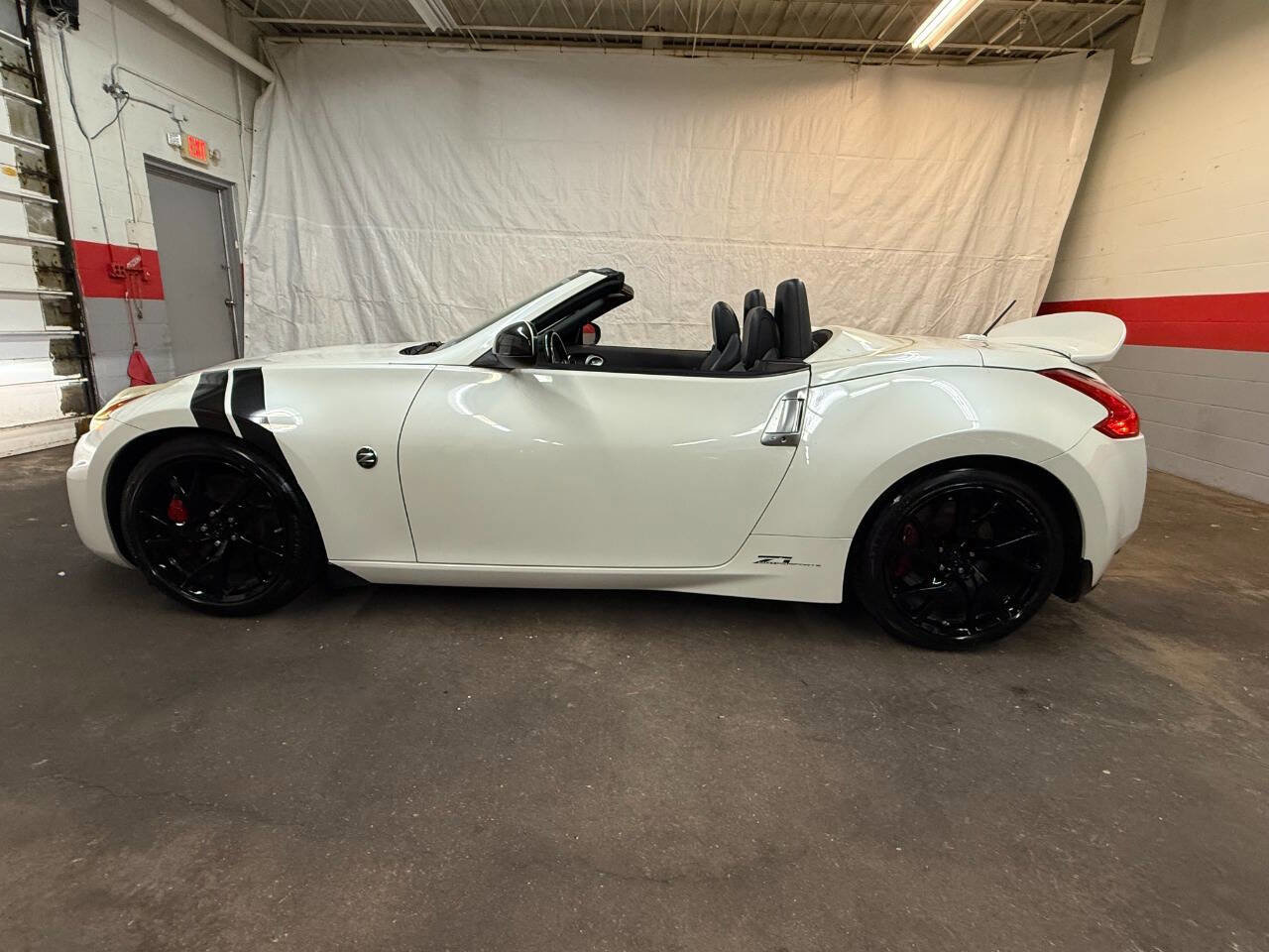 Used 2014 Nissan 370Z Touring w/ Sport Package image 2