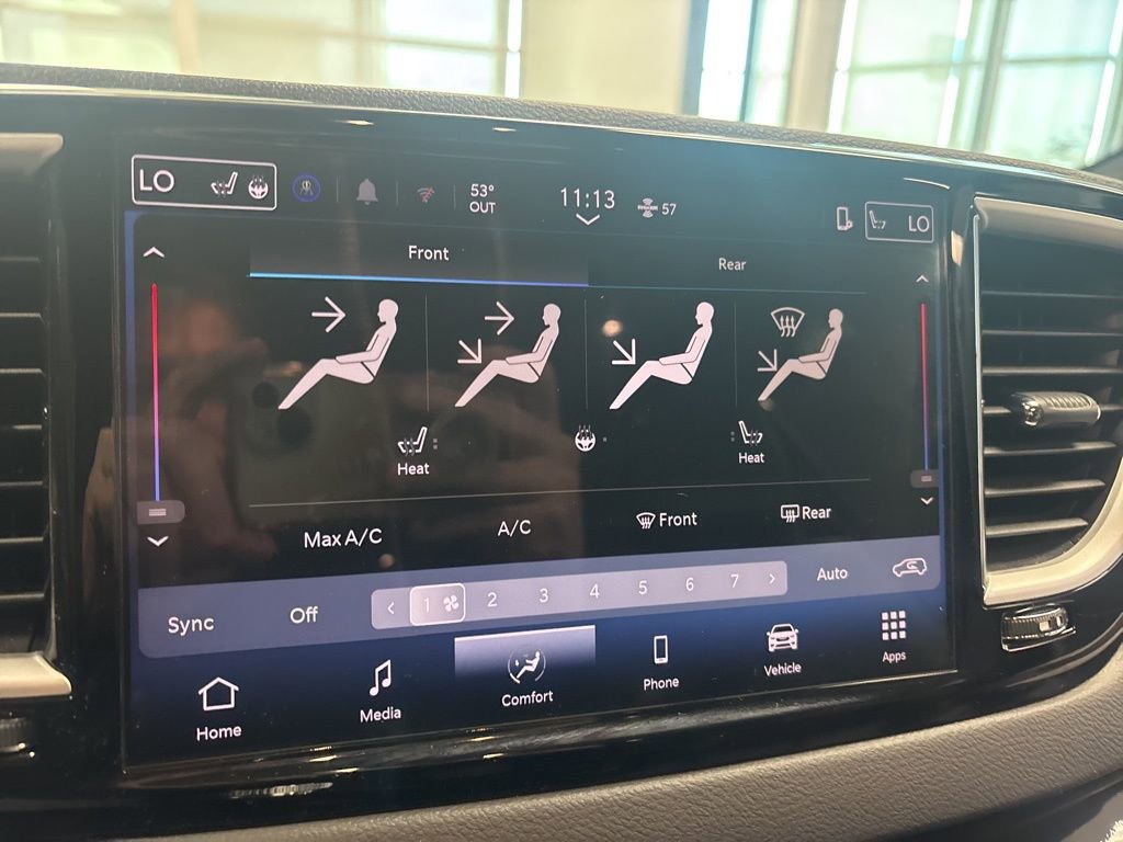 Used 2025 Chrysler Pacifica Select image 21