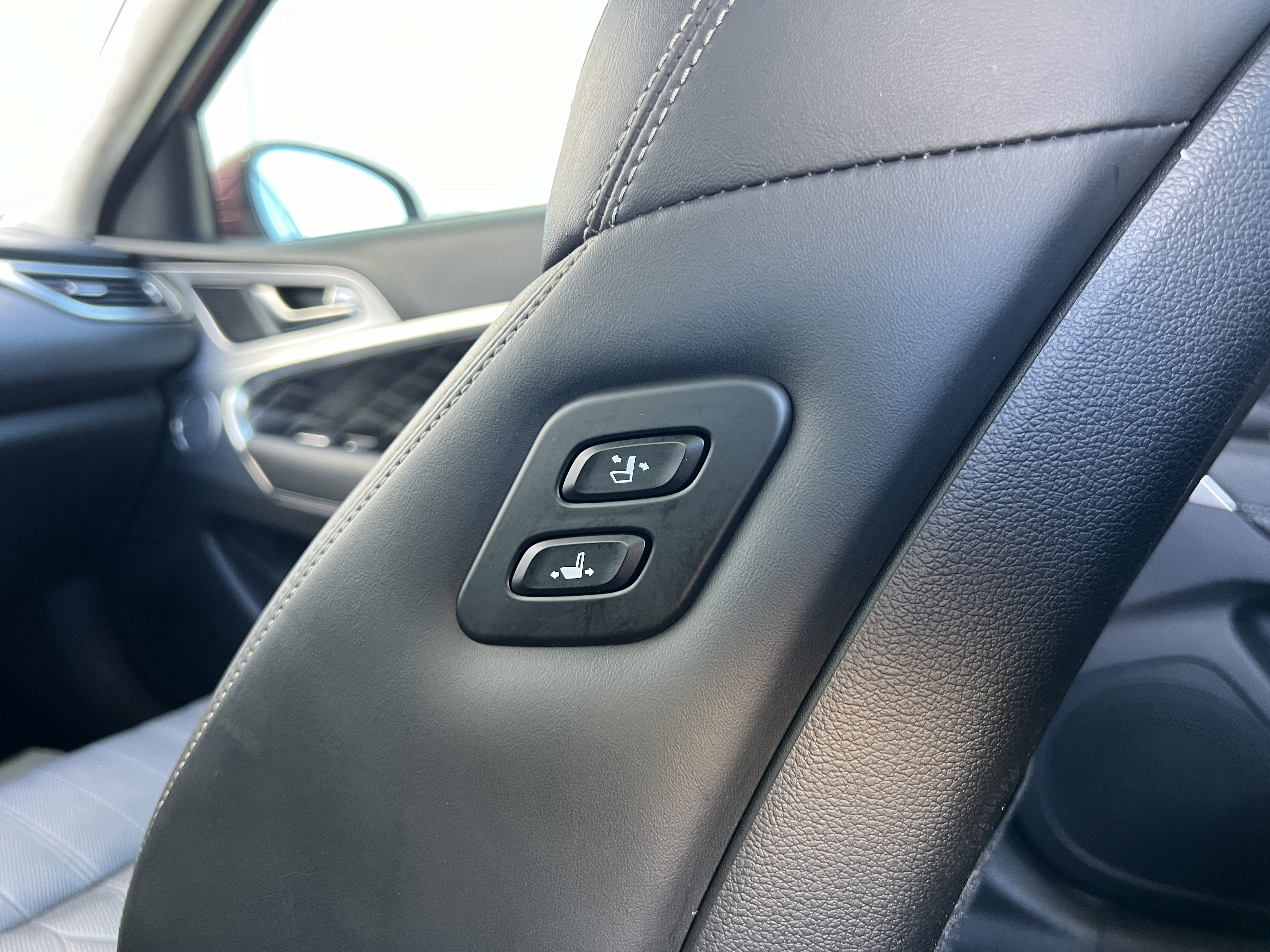 Used 2020 Genesis G70 2.0T image 33