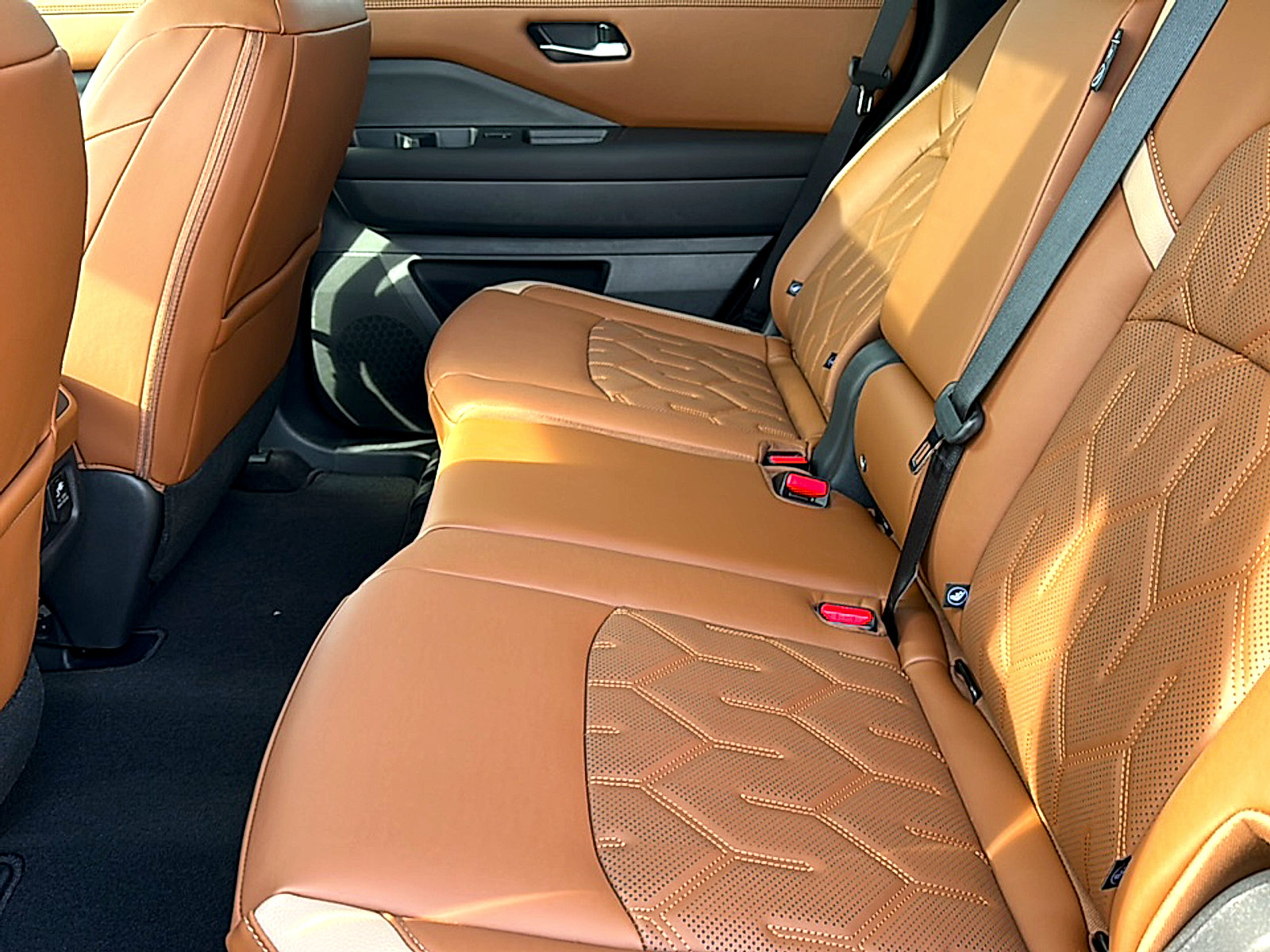 New 2026 Nissan Pathfinder Platinum w/ Cargo Package FWD image 15