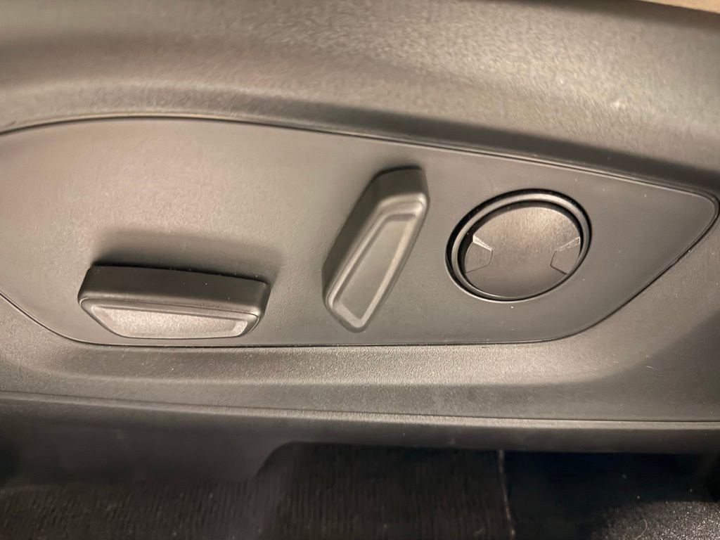 Used 2022 Ford Explorer Limited w/ Equipment Group 301A image 14