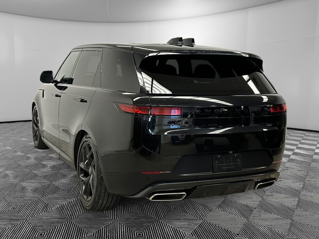 Used 2024 Land Rover Range Rover Sport SE image 2