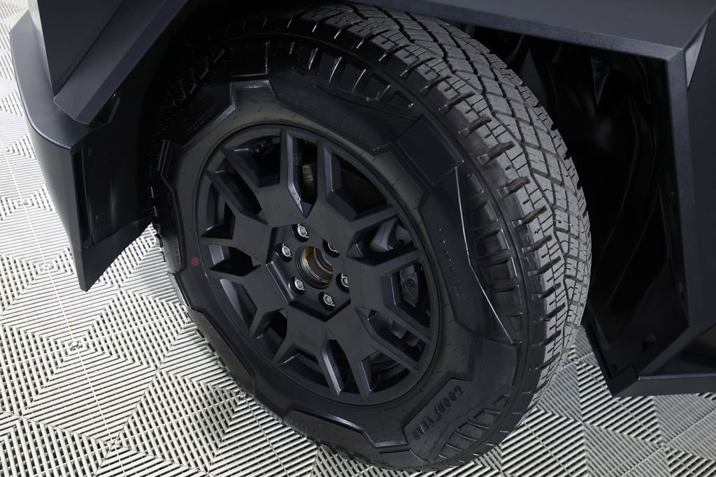 Used 2024 Tesla Cybertruck AWD Crew Cab image 47