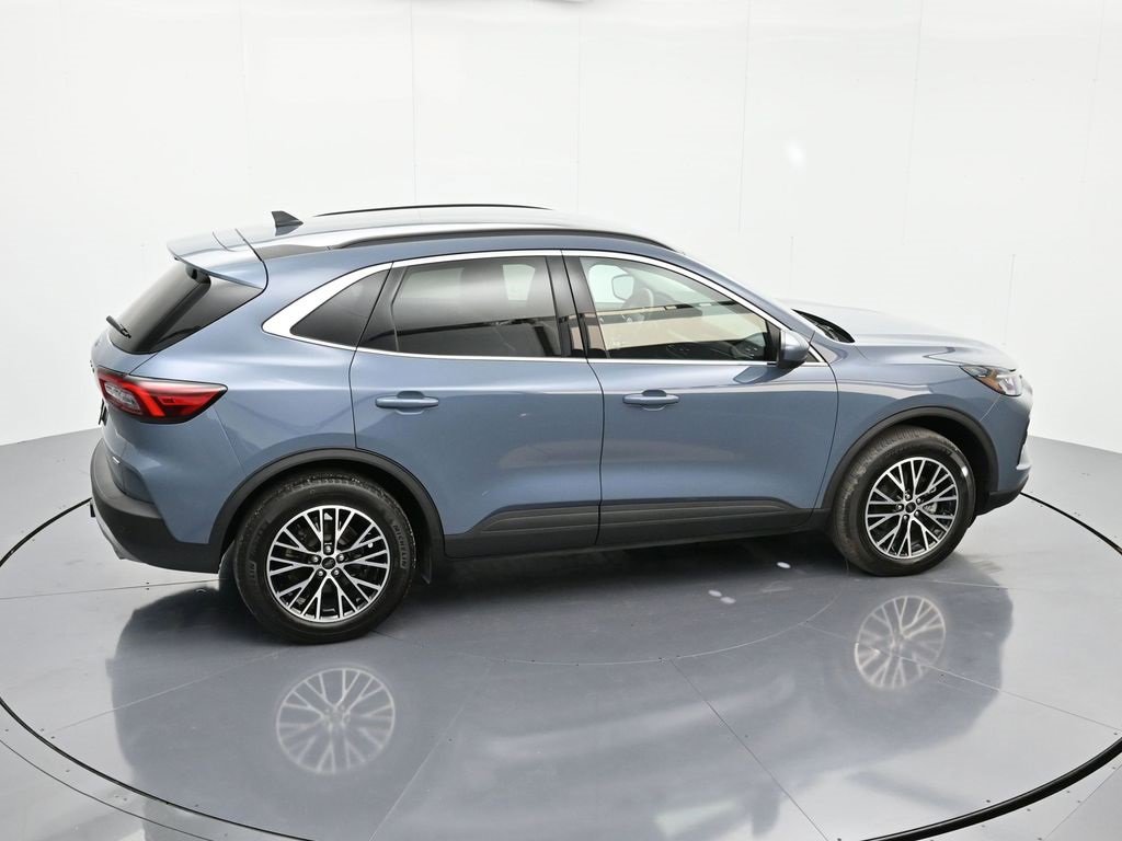 Certified 2025 Ford Escape SE w/ Class II Trailer Tow Package image 31