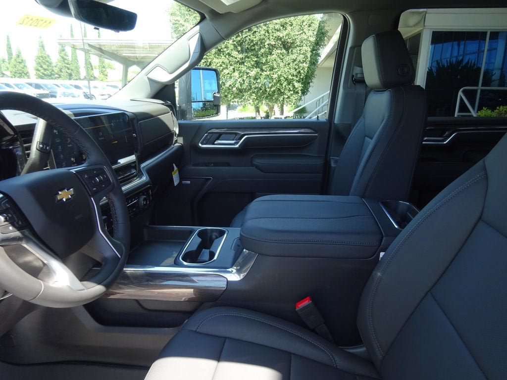 New 2026 Chevrolet Silverado 2500 LTZ w/ LTZ Premium Package AWD/4WD image 13
