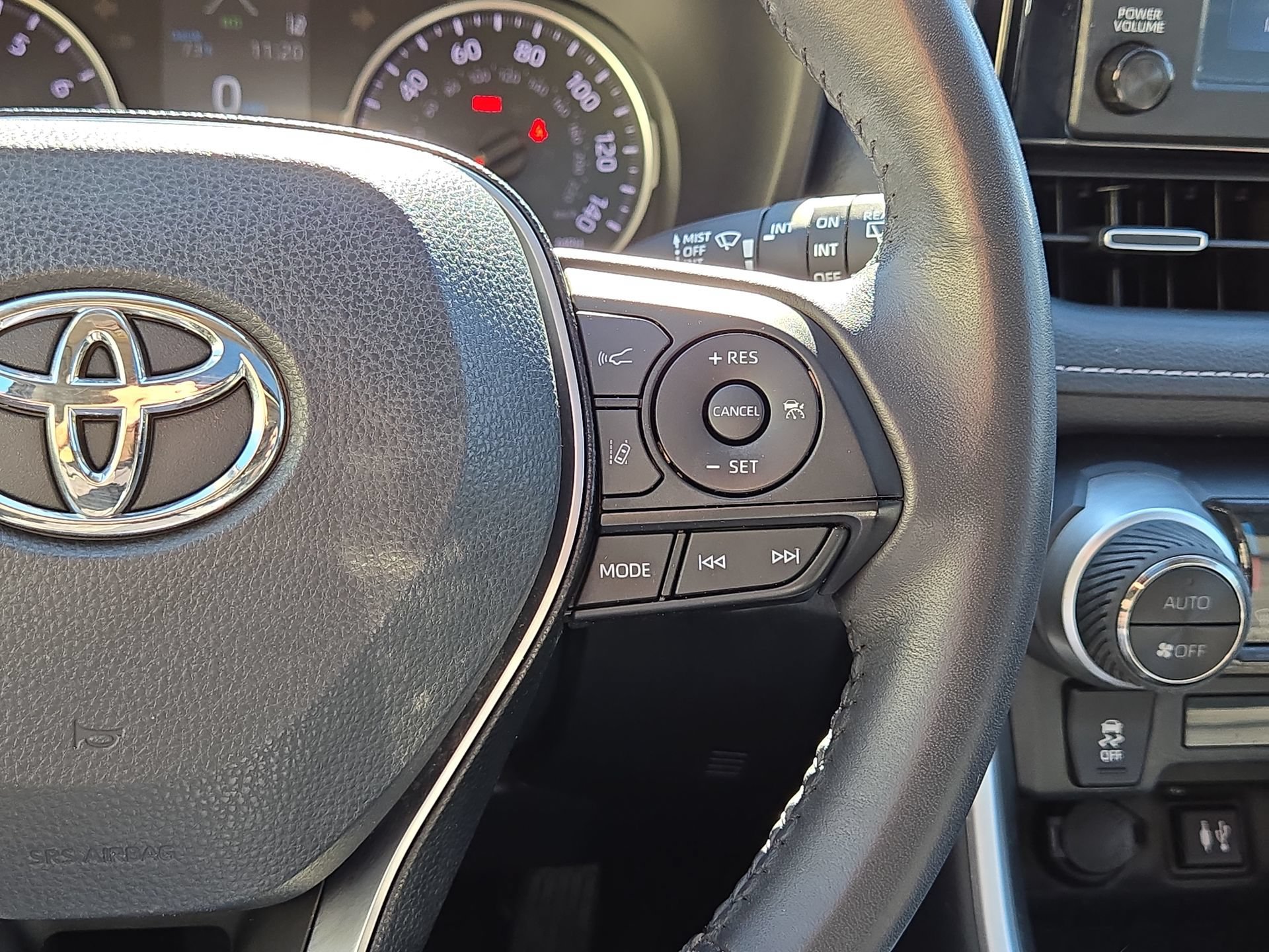 Used 2019 Toyota RAV4 XLE Premium FWD image 21