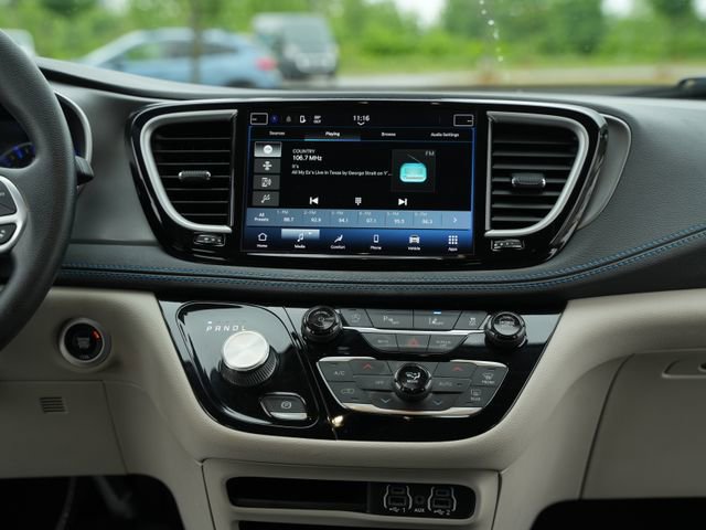 Used 2021 Chrysler Pacifica Touring FWD image 28