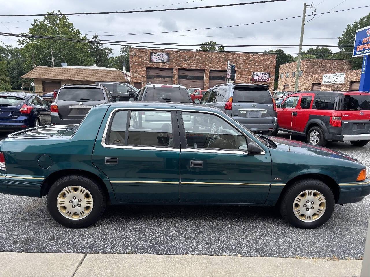 Used 1995 Plymouth Acclaim FWD image 4
