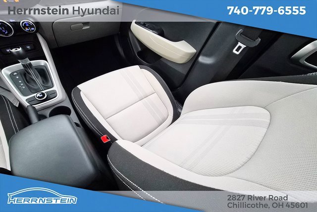 Used 2023 Hyundai Venue SEL image 14