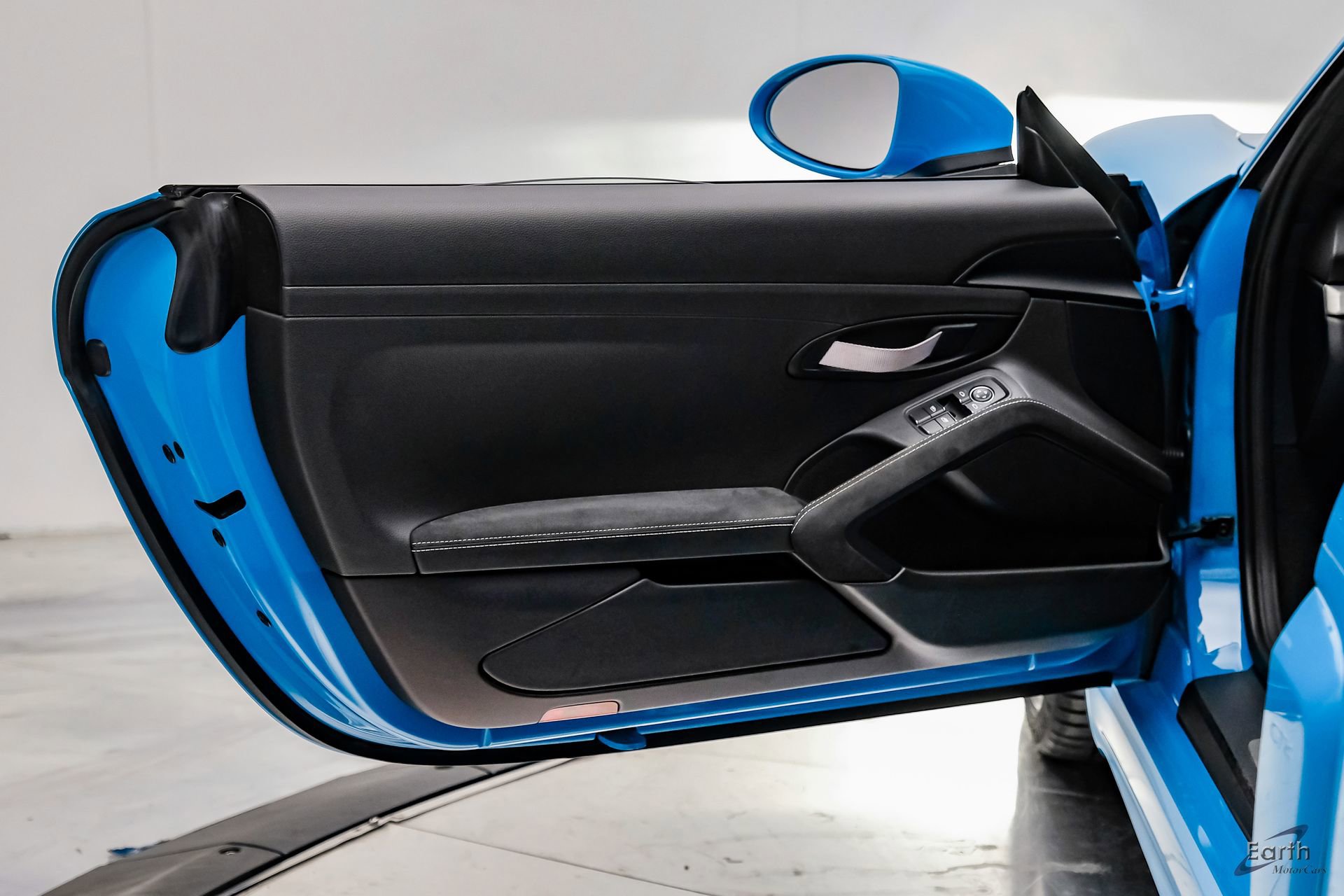 Used 2020 Porsche 718 Cayman GT4 image 92