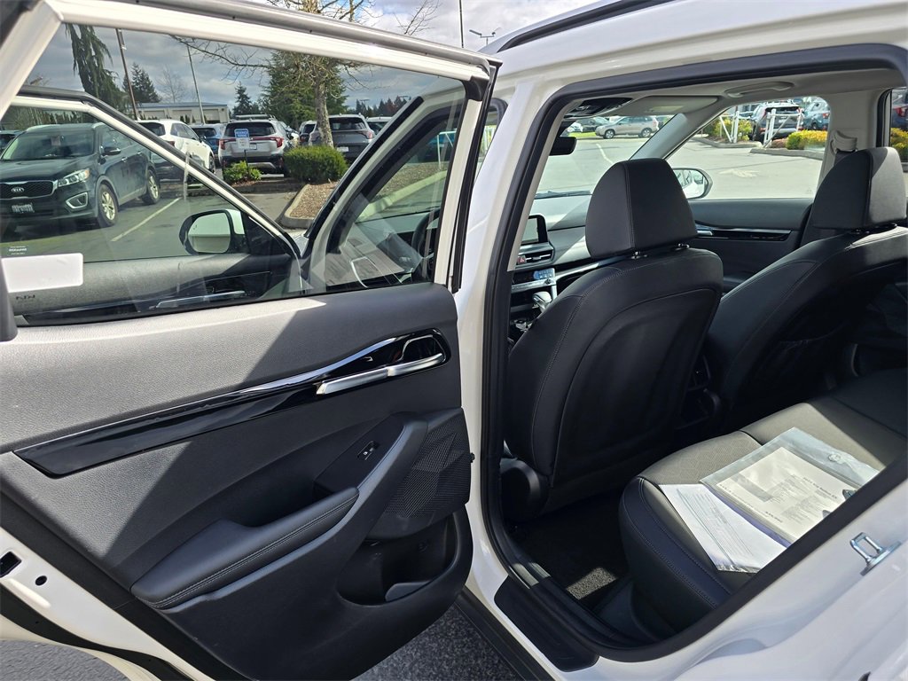 Used 2024 Kia Seltos EX image 9