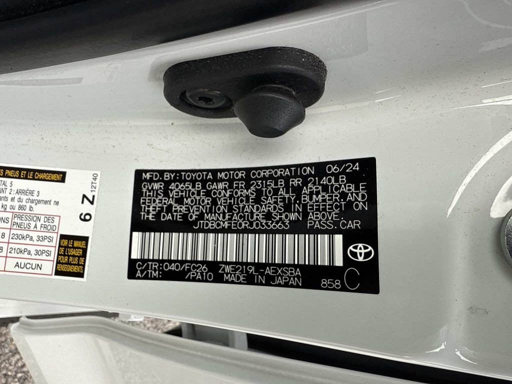 Used 2024 Toyota Corolla SE w/ SE Package image 14