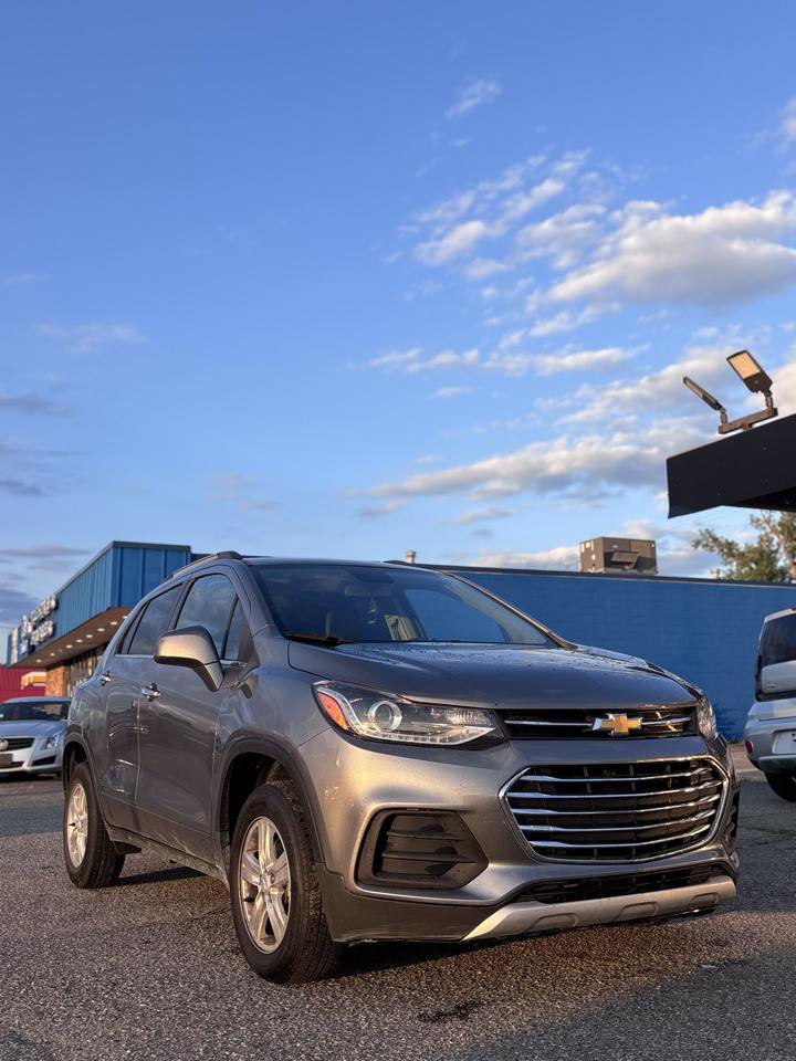 Used 2020 Chevrolet Trax LT AWD/4WD image 2