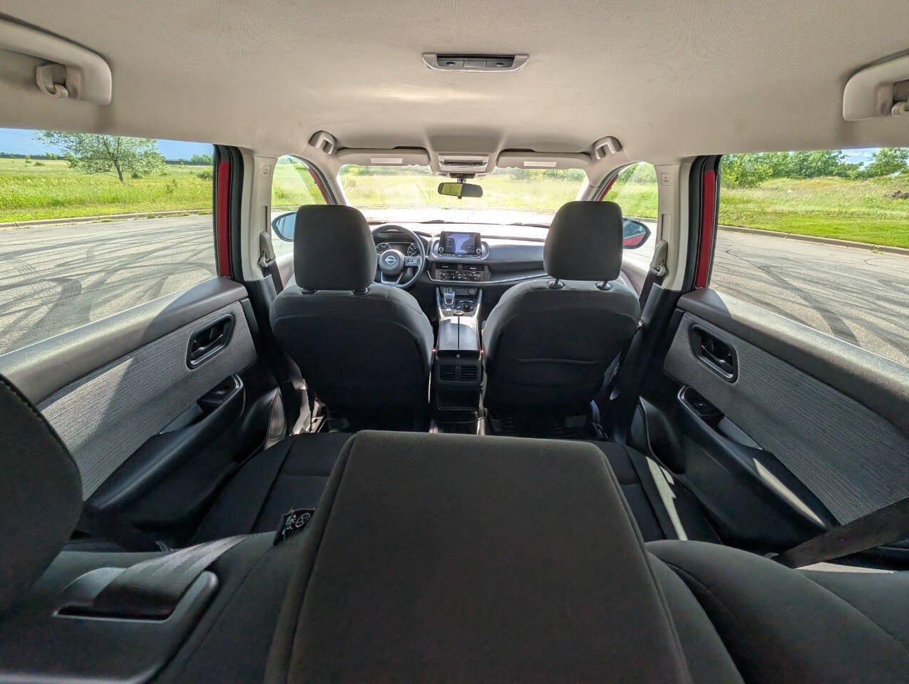 Used 2023 Nissan Rogue S AWD/4WD image 16