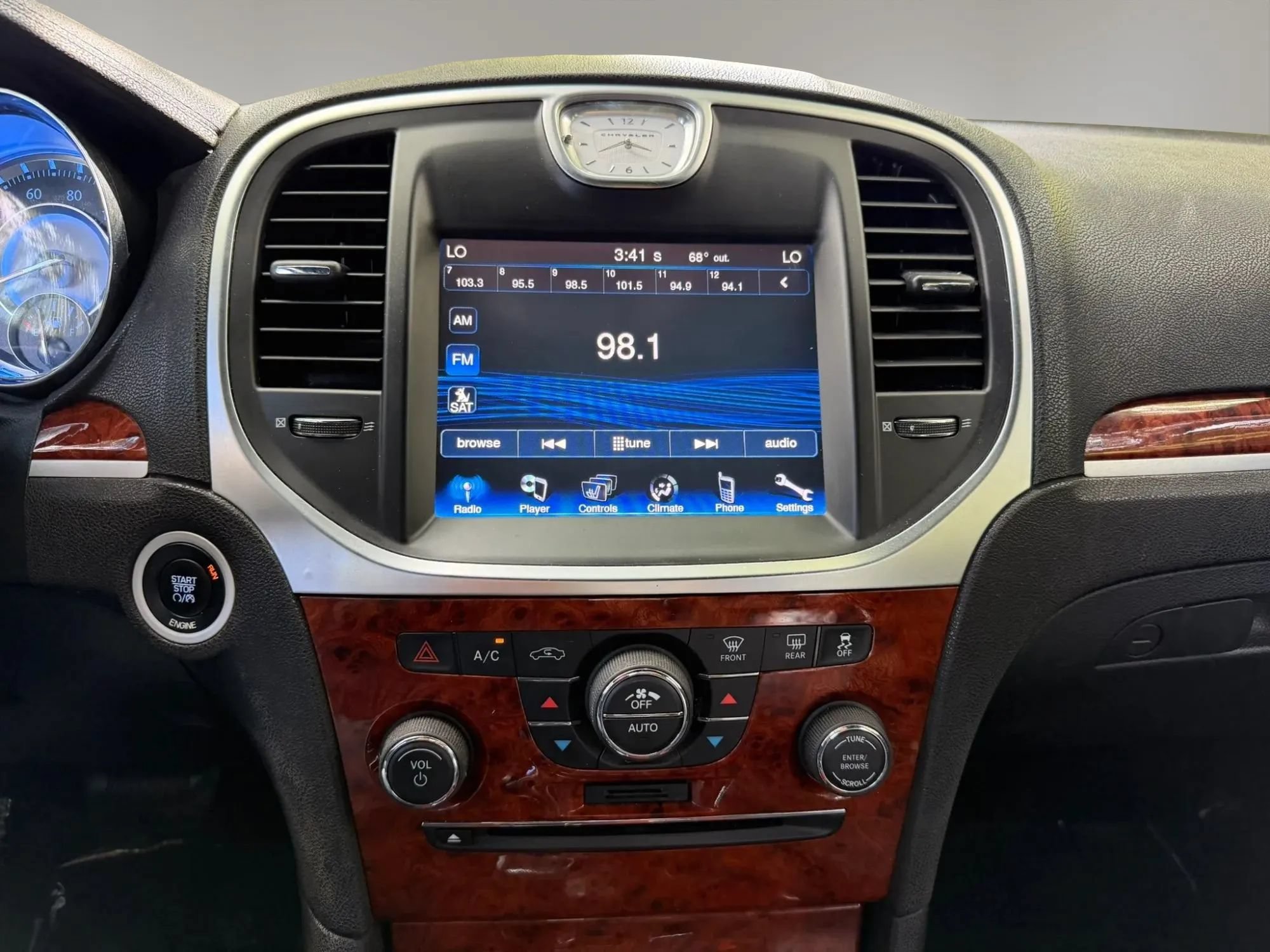 Used 2014 Chrysler 300 RWD image 19