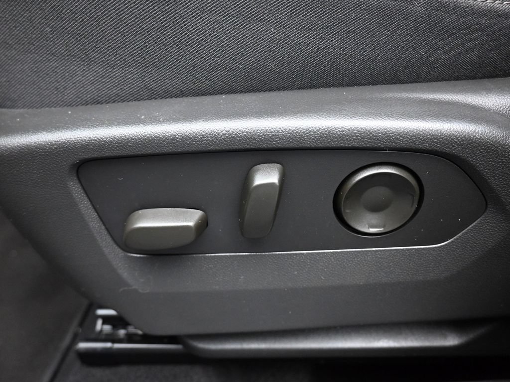 Used 2021 Buick Envision Essence AWD/4WD image 13