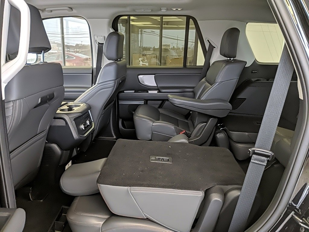 Certified 2025 Ford Expedition Active image 17