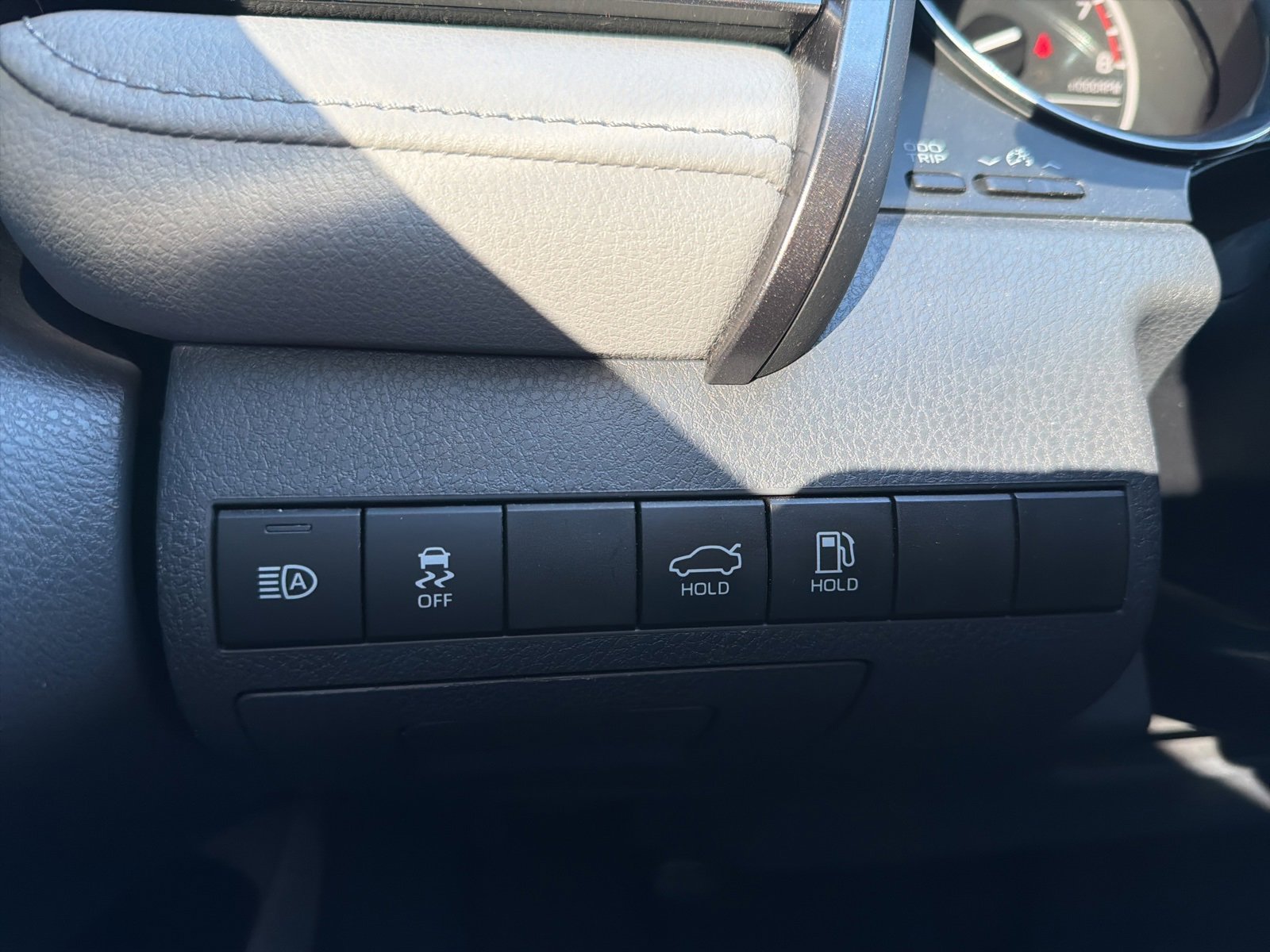 Used 2020 Toyota Camry LE image 48