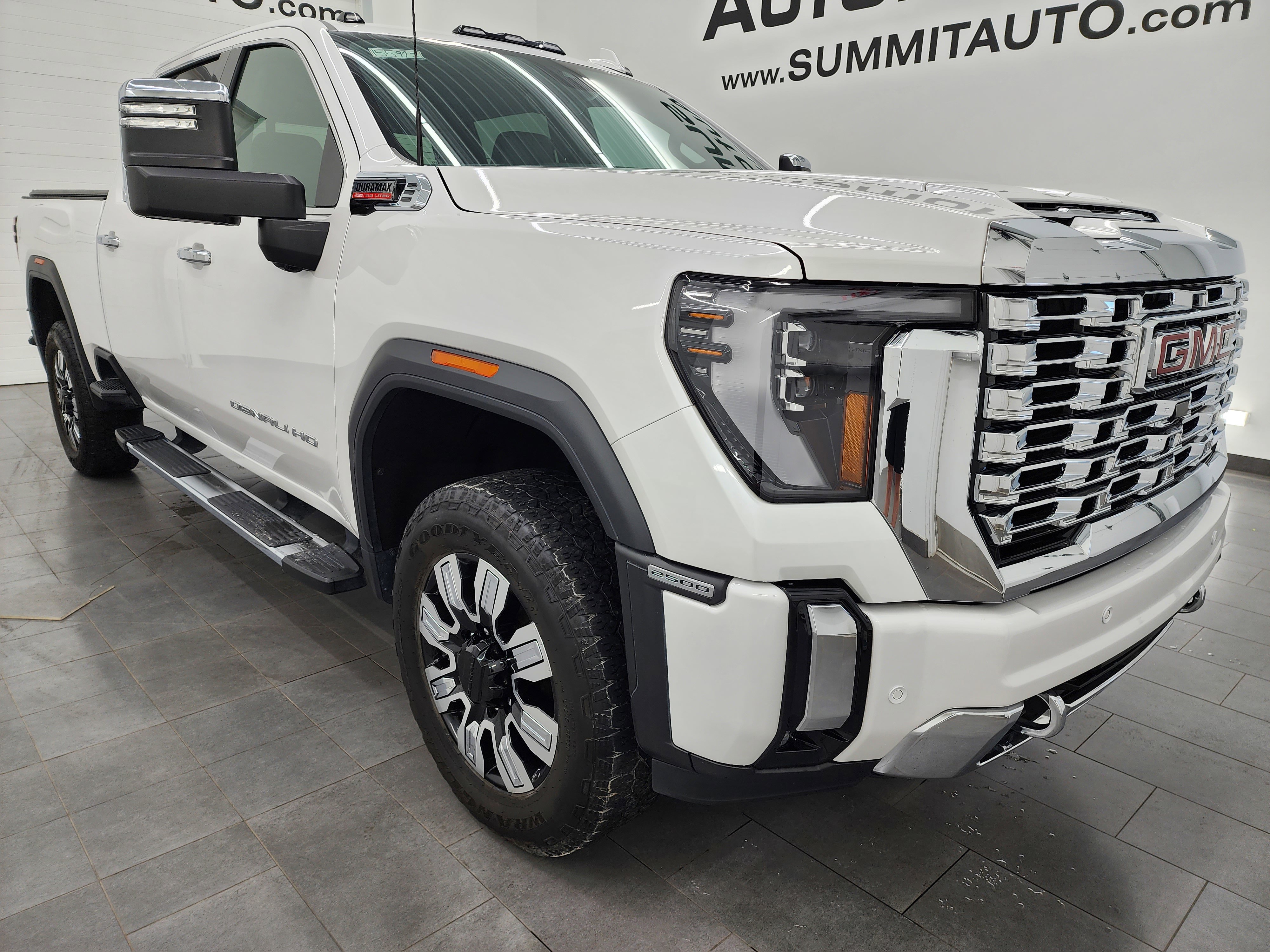 Used 2024 GMC Sierra 2500 Denali w/ Denali Reserve Package image 2