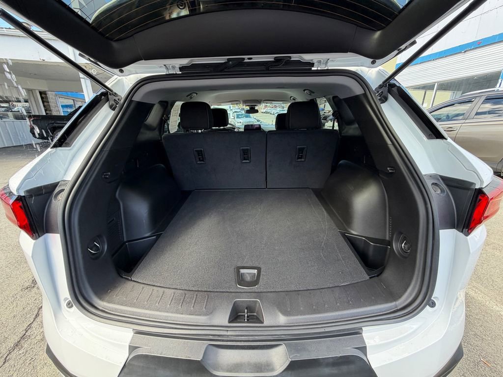 Used 2025 Chevrolet Blazer LT image 11