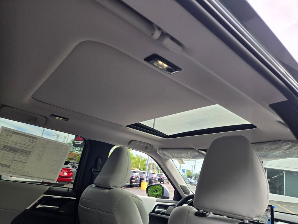 New 2026 Mitsubishi Outlander SE AWD/4WD image 8