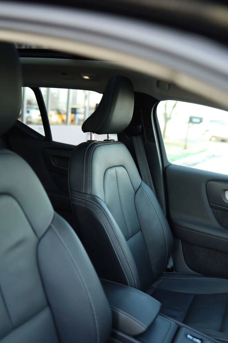 Used 2025 Volvo XC40 B5 Core image 51