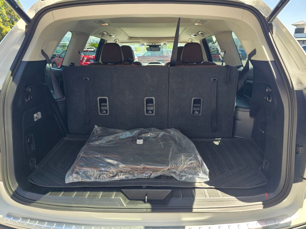 Used 2023 Subaru Ascent Touring AWD/4WD image 16