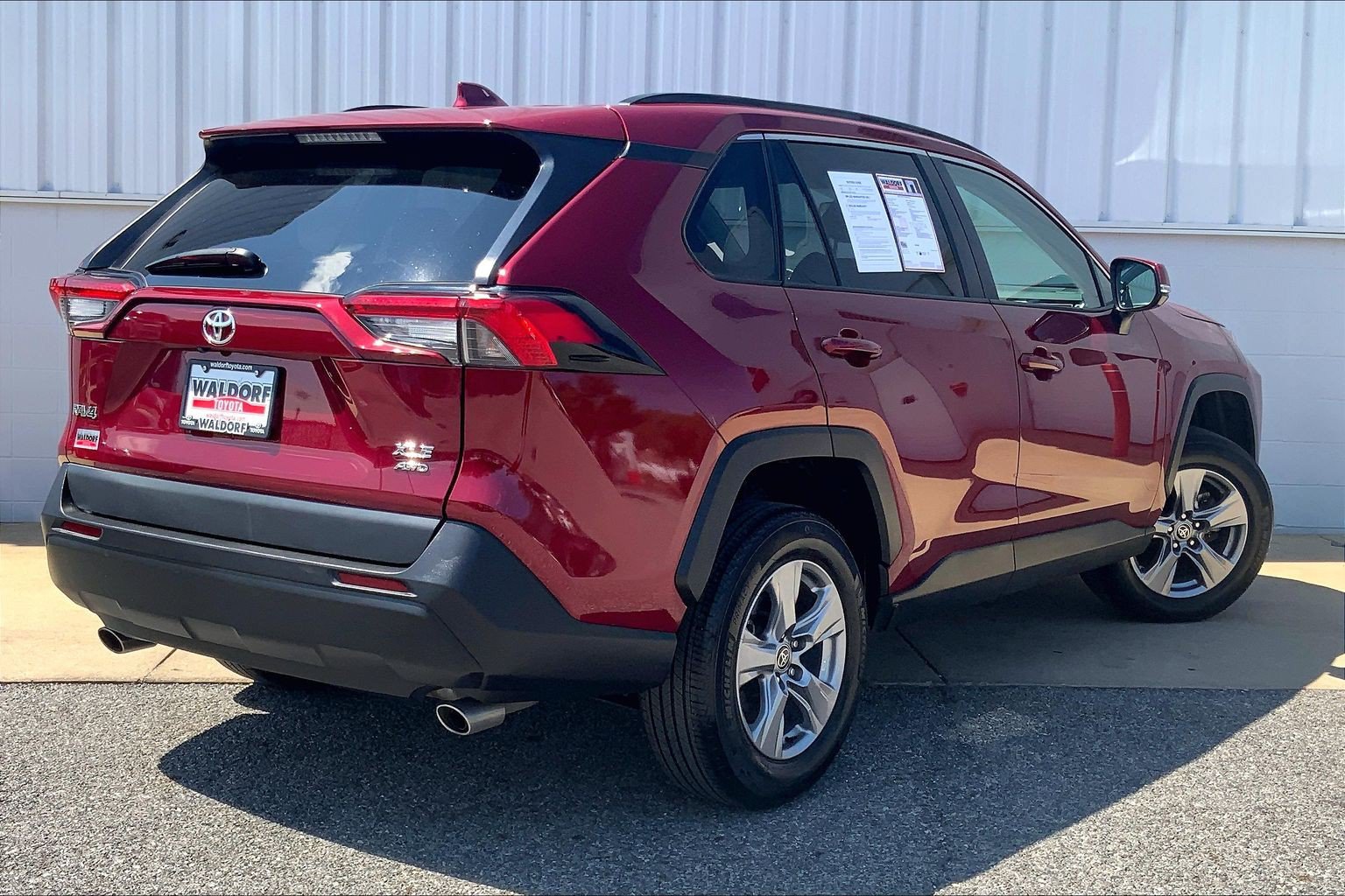 Used 2025 Toyota RAV4 XLE AWD/4WD image 17