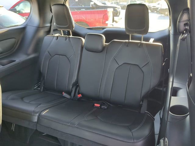 New 2025 Chrysler Pacifica Select image 12