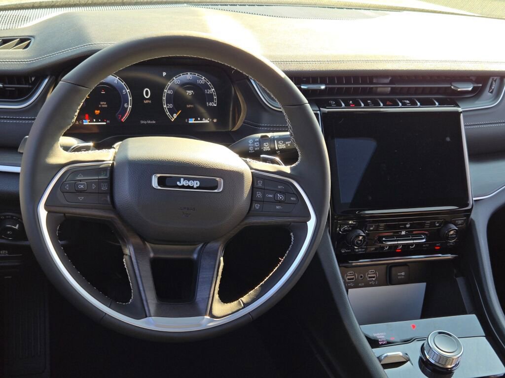 New 2025 Jeep Grand Cherokee L Limited w/ Luxury Tech Group II image 17