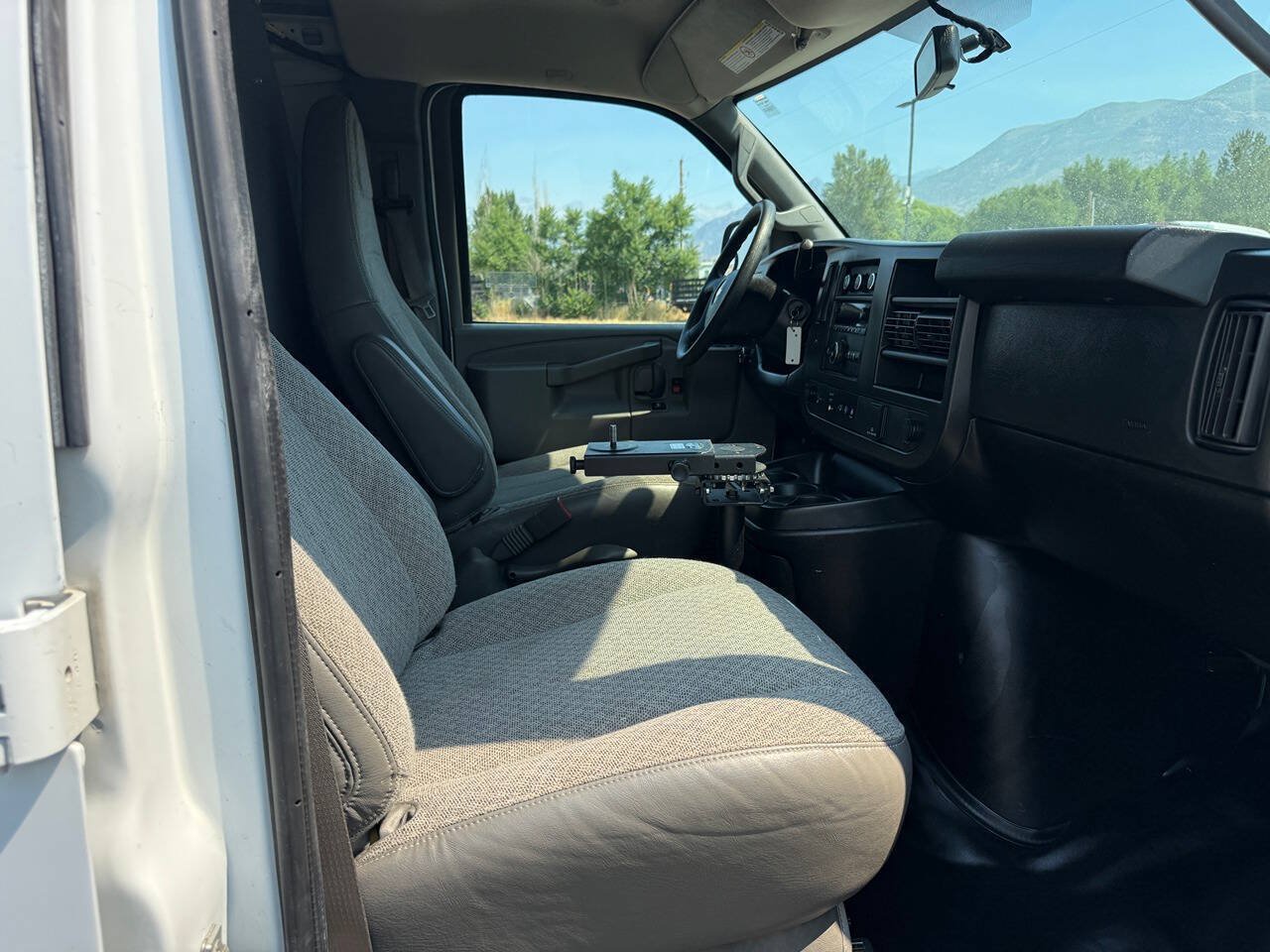 Used 2021 Chevrolet Express 2500 RWD image 18