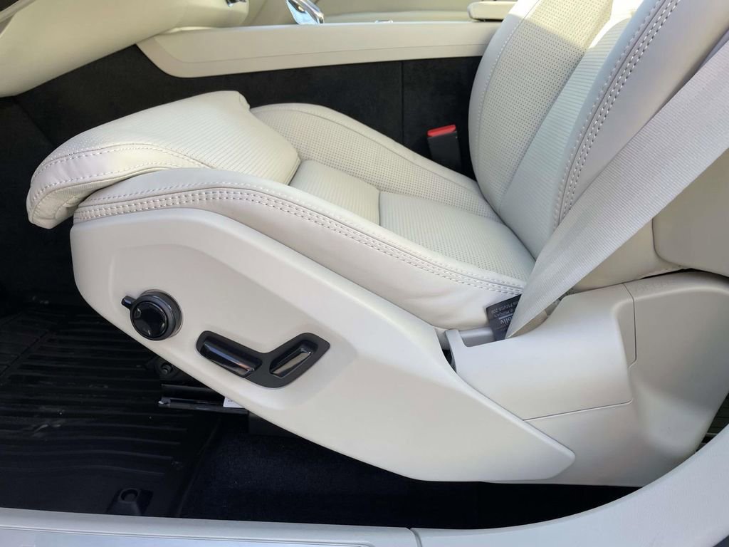 New 2026 Volvo XC60 B5 Ultra w/ Protection Package Premier image 8