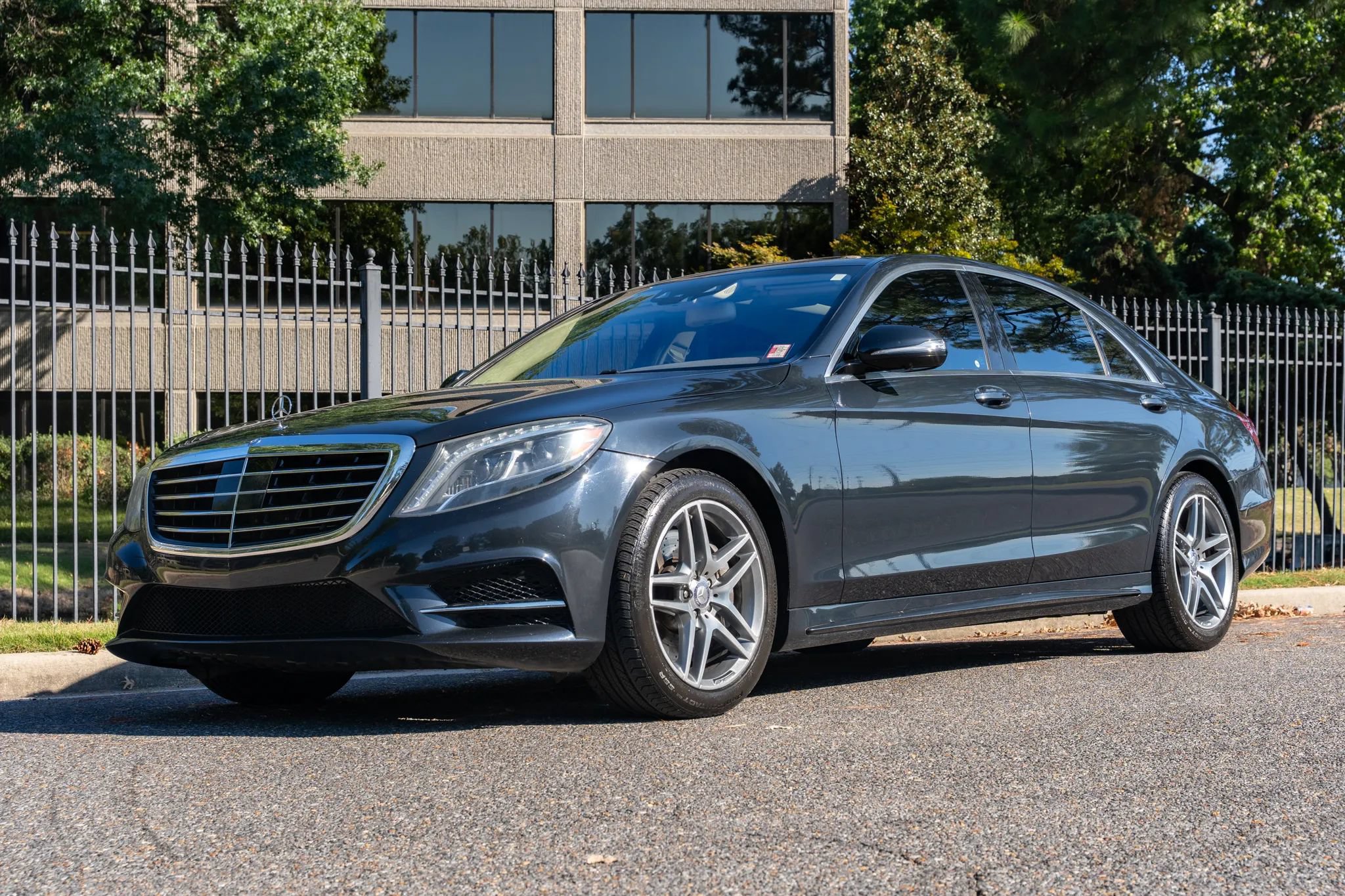 Used 2015 Mercedes-Benz S 550 4MATIC Sedan image 1
